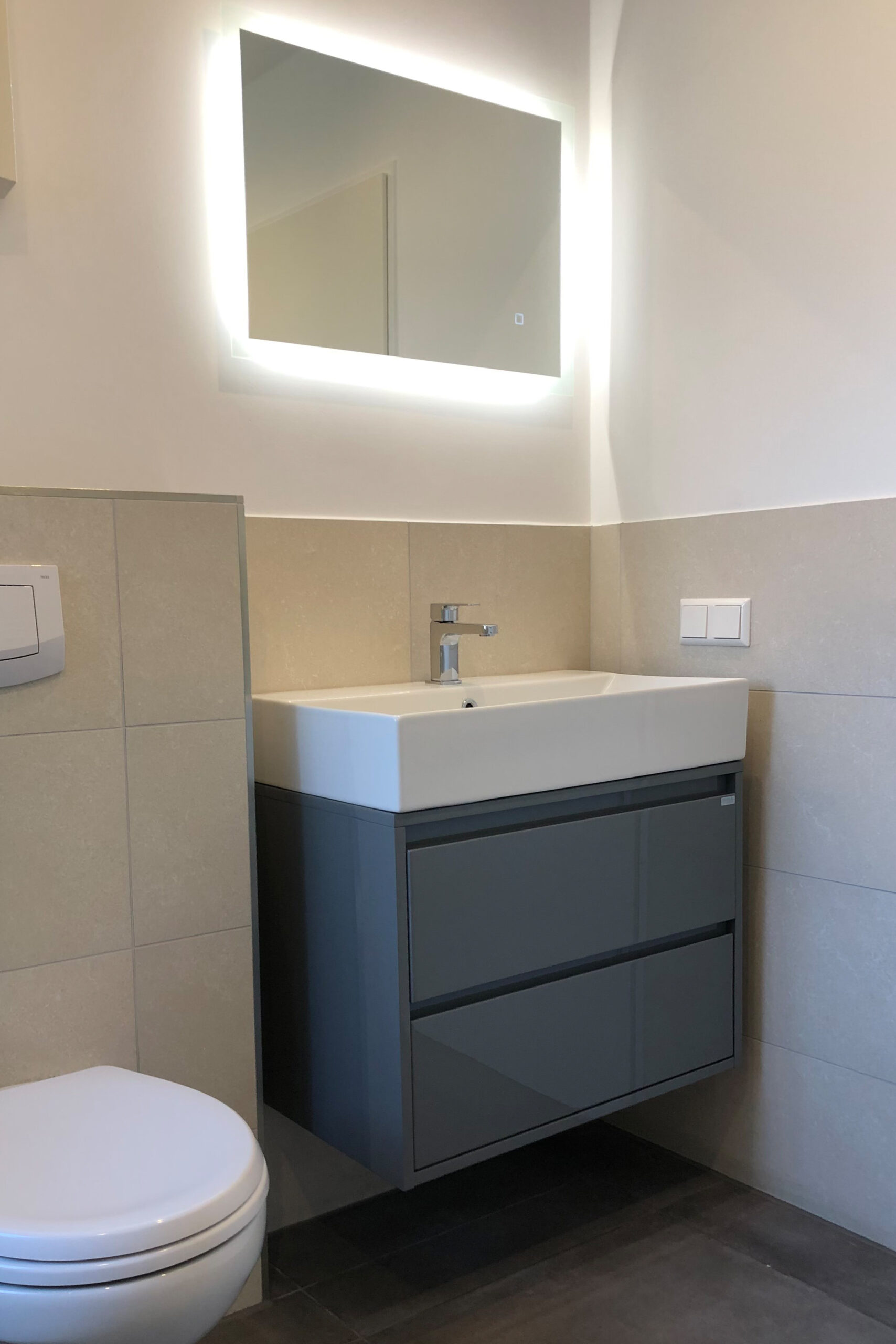 Sanierung Haustür Generalunternehmer Innenausbau Maler Bodenleger Tischler Fenster Hannover Garbsen Wunstorf Seelze Neustadt Badezimmer Dusche