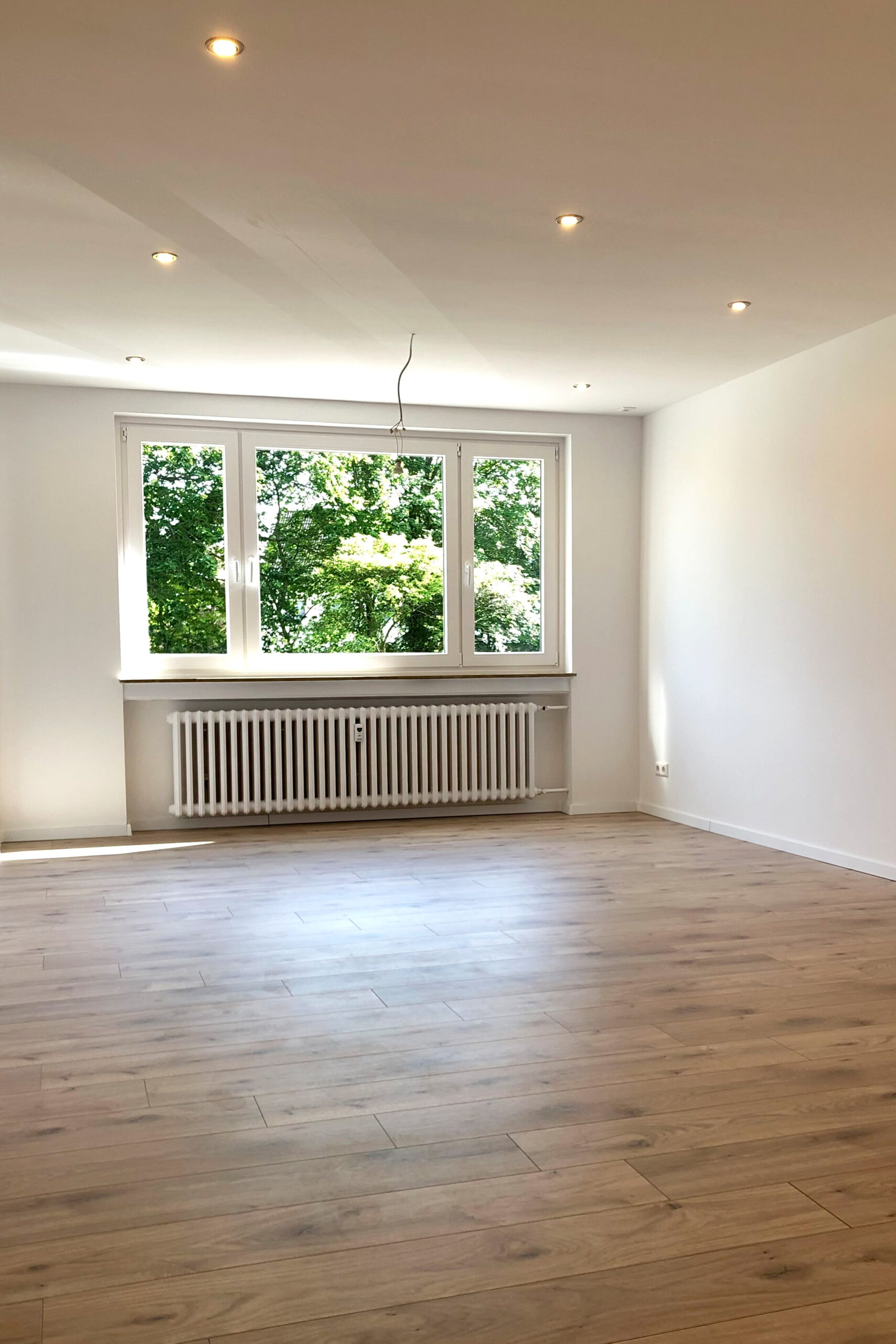 Sanierung Haustür Generalunternehmer Innenausbau Maler Bodenleger Tischler Fenster Hannover Garbsen Wunstorf Seelze Neustadt Badezimmer Dusche