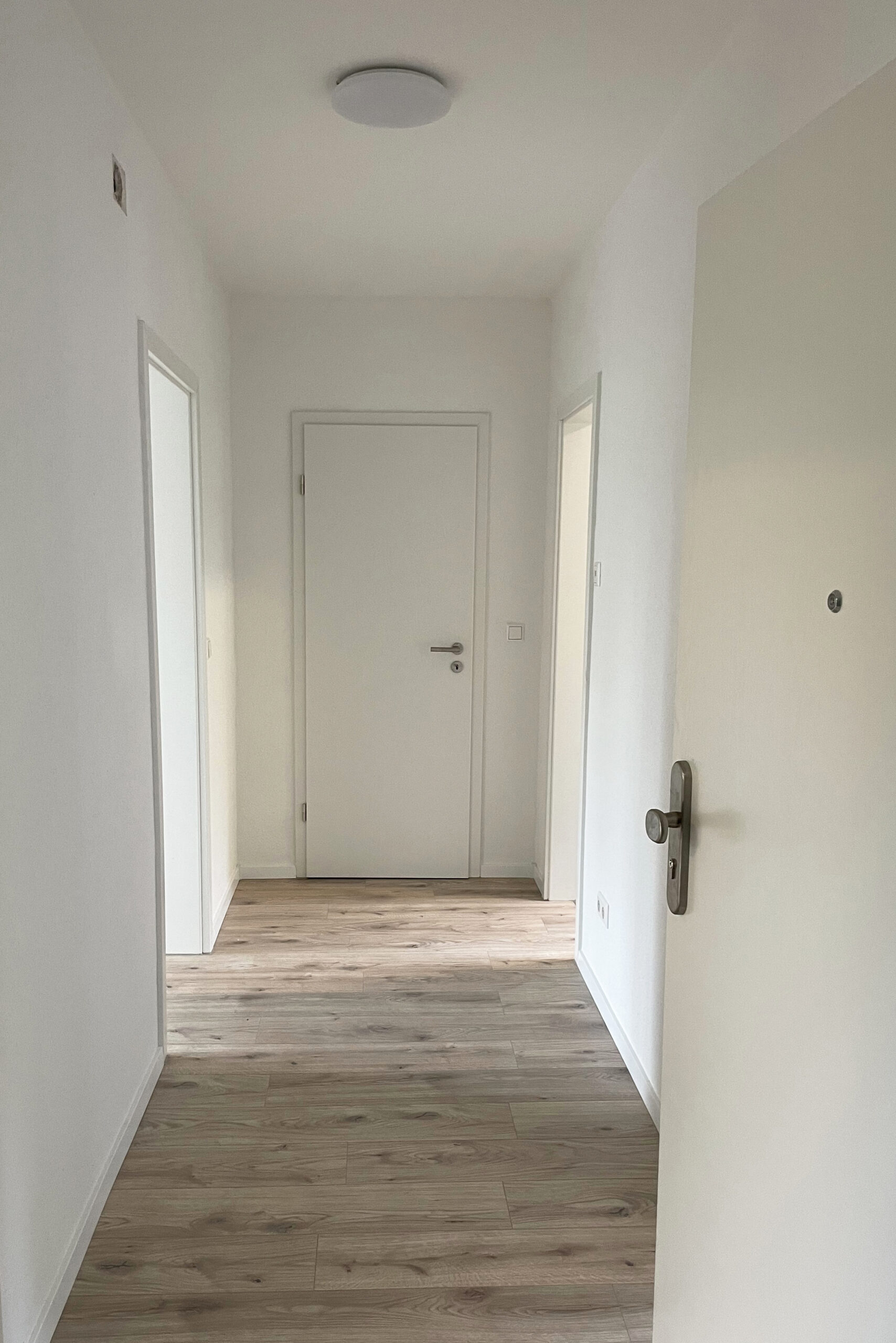 Sanierung Haustür Generalunternehmer Innenausbau Maler Bodenleger Tischler Fenster Hannover Garbsen Wunstorf Seelze Neustadt Badezimmer Dusche