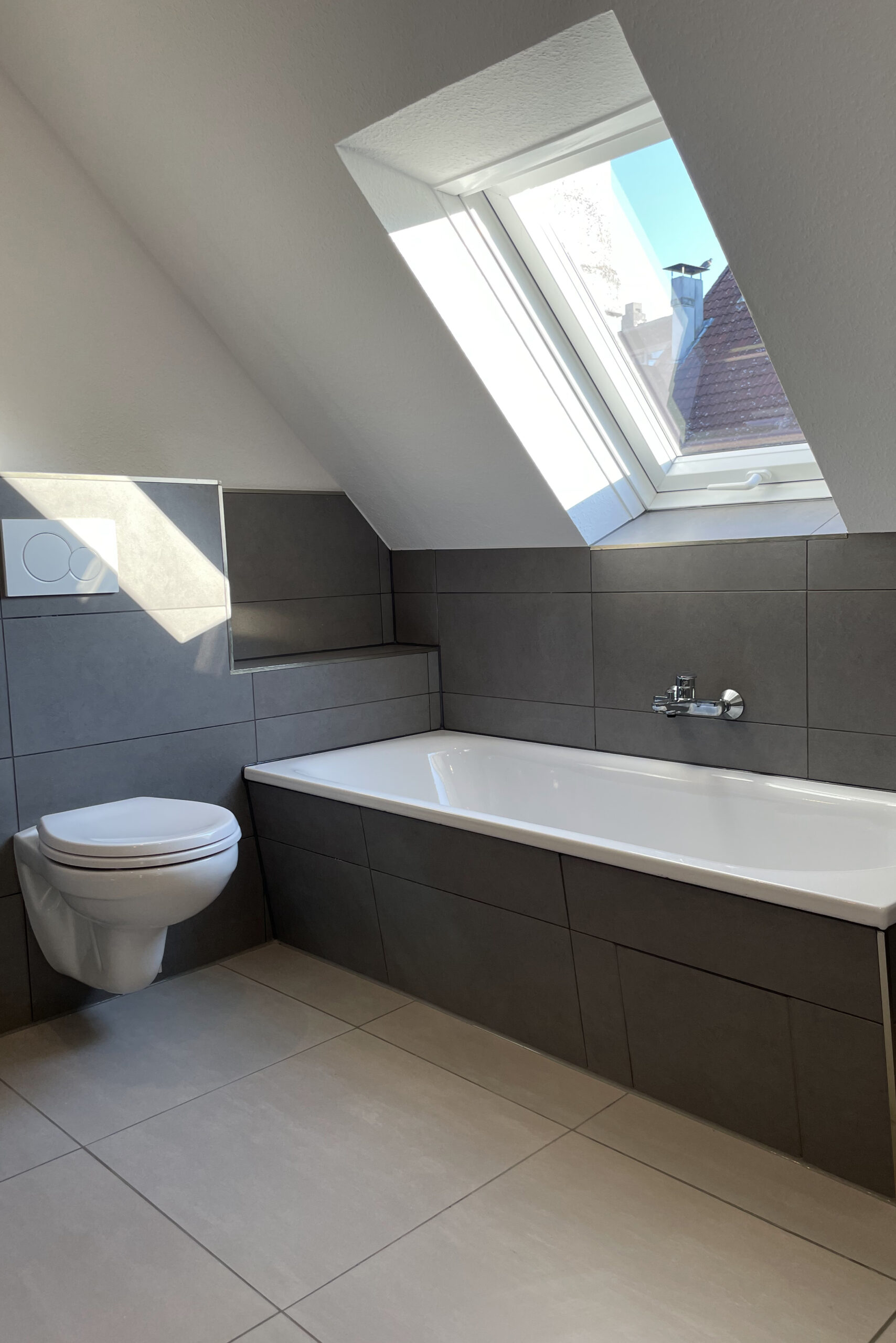 Sanierung Haustür Generalunternehmer Innenausbau Maler Bodenleger Tischler Fenster Hannover Garbsen Wunstorf Seelze Neustadt Badezimmer Dusche Badewanne