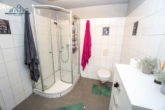 Duschbad - Attraktive Wohn- oder Gewerbeeinheit mit Lagerhalle in Springe – vielseitig nutzbar