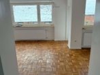 Wohnzimmer - Helle 4-Zimmer-Wohnung mit Balkon und Garage in Langenhagen