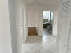 Flur - Helle 4-Zimmer-Wohnung mit Balkon und Garage in Langenhagen