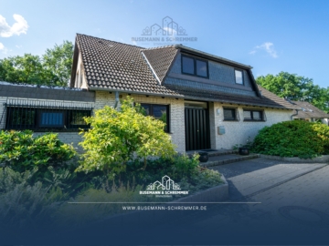 -RESERVIERT- Einfamilienhaus mit Kamin, Bar und Doppelgarage in traumhafter Feldrandlage von Garbsen, 30827 Garbsen, Haus