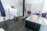 Badezimmer - Hochwertiges Einfamilienhaus mit Sauna, Kamin & moderner Ausstattung in Seelze