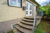 Haustür - Raumwunder in Garbsen-Osterwald - Einfamilienhaus mit großem Garten, Wintergarten und Sauna