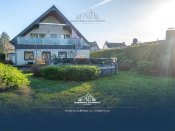 Sehr großzügiges Zweifamilienhaus mit außergewöhnlichem Grundriss und schönem Garten in Langenhagen, 30855 Langenhagen, Zweifamilienhaus