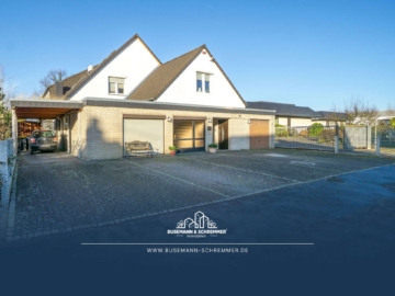 Sehr großzügiges Zweifamilienhaus mit außergewöhnlichem Grundriss und schönem Garten in Langenhagen, 30855 Langenhagen, Zweifamilienhaus