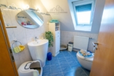 OG WC - Sehr großzügiges Zweifamilienhaus mit außergewöhnlichem Grundriss und schönem Garten in Langenhagen