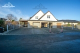 Außenansicht - Sehr großzügiges Zweifamilienhaus mit außergewöhnlichem Grundriss und schönem Garten in Langenhagen