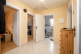 Flur OG - Flexibles Zweifamilienhaus in Garbsen – In zentraler, familienfreundlicher Lage