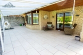 Terrasse - Einfamilienhaus mit großzügigem Garten, drei Garagen und hochwertiger Ausstattung in Laatzen