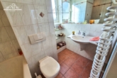 1. Ebene Bad - Großzügige 4-Zimmer-Maisonette mit 2 Balkonen, Dachterrasse & Garage in Garbsen-Berenbostel