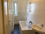 Badezimmer - Helle 3-Zimmer-Wohnung mit Dielenboden und modernem Bad in Hannover-Vahrenwald/List