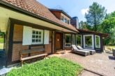 Außenansicht - Historisches Fachwerk mit modernem Wohnkomfort – modernisiert mit Pool & Sauna auf Naturgrundstück