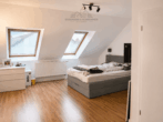 DG Schlafzimmer - Familienfreundliches Reihenhaus mit Kamin, Garten und überdachter Terrasse in Garbsen-Osterwald