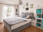 1. OG Schlafzimmer - Familienfreundliches Reihenhaus mit Kamin, Garten und überdachter Terrasse in Garbsen-Osterwald