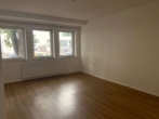 Wohnzimmer - Großzügige 3-Zimmer-Wohnung mit Balkon in Vahrenwald/List