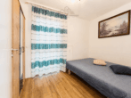 Schlafzimmer - Barrierefreie 2-Zimmer-Wohnung mit Balkon und Aufzug – attraktive Kapitalanlage in Laatzen