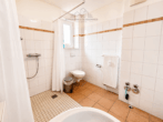 Badezimmer - Barrierefreie 2-Zimmer-Wohnung mit Balkon und Aufzug – attraktive Kapitalanlage in Laatzen