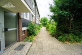 Weg zwischen den Häusern - 2,5-Zimmer-Dachgeschosswohnung in Garbsen-Berenbostel – Kapitalanlage mit solider Rendite
