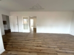 Wohnzimmer - Sanierte 4-Zimmer-Wohnung mit Balkon in Langenhagen