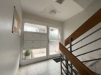 Treppenhaus - Sanierte 4-Zimmer-Wohnung mit Balkon in Langenhagen