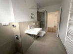 Badezimmer - Sanierte 4-Zimmer-Wohnung mit Balkon in Langenhagen