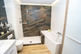 Wannenbad - Modernes Wohnglück in der Calenberger Neustadt: 4 Zimmer, Luxus-Bäder & TG-Stellplatz