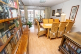 Wohnzimmer - Modernes Wohnglück in der Calenberger Neustadt: 4 Zimmer, Luxus-Bäder & TG-Stellplatz
