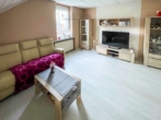 OG Wohnzimmer - Mischimmobilie mit Zweifamilienhaus und vermieteter Werkstatt-/Lagerhalle auf 3.885 m² in Garbsen