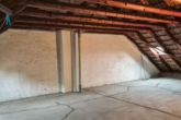Dachboden - 3-Zimmer-Wohnung mit Balkon, Garage und guter Raumaufteilung in Alt-Garbsen
