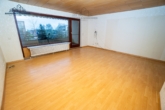 Wohnzimmer - RESERVIERT 3-Zimmer-Eigentumswohnung mit Loggia und 2 Tiefgaragenstellplätzen in Garbsen-Berenbostel