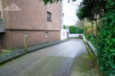 Garageneinfahrt - 3-Zimmer-Eigentumswohnung mit Loggia und 2 Tiefgaragenstellplätzen in Garbsen-Berenbostel