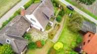 Luftaufnahme - Einfamilienhaus auf Grundstück in Feldrandlage – 1.140 m² mit großem Neubaupotenzial