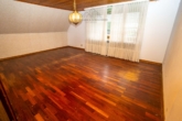 OG Schlafzimmer - Einfamilienhaus auf Grundstück in Feldrandlage – 1.140 m² mit großem Neubaupotenzial