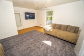 Wohnzimmer OG - Wohnhaus mit Gewerberäumen auf großem Grundstück mit viel Platz und Möglichkeiten