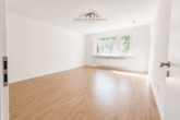 Wohnzimmer - Moderne 3-Zimmer-Wohnung mit Balkon und Schallschutzfenstern in Herrenhausen