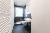 Badezimmer - Moderne 3-Zimmer-Wohnung mit Balkon und Schallschutzfenstern in Herrenhausen