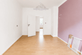 Wohnzimmer - 2-Zimmer-Wohnung mit Altbau-Charme im Erdgeschoss in Hannover-List