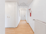 Flur - Großzügige 3-Zimmer-Dachgeschosswohnung mit sonniger Dachterrasse & zwei Bädern