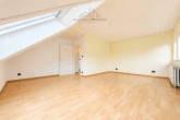 Schlafzimmer - Großzügige 3-Zimmer-Dachgeschosswohnung mit sonniger Dachterrasse & zwei Bädern