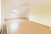 Schlafzimmer - Großzügige 3-Zimmer-Dachgeschosswohnung mit sonniger Dachterrasse & zwei Bädern