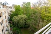 Blick vom Balkon - Helle und geräumige 2 Zimmer Wohnung mit großzügigem Balkon. Ruhige und zentrale Lage.