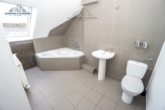 Bad - Dachgeschosswohnung mit gemütlicher Dachterrasse in Langenhagen