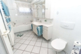 Badezimmer - Großzügiges Einfamilienhaus mit Werkstatt, gepflegtem Garten und vielseitigem Raumangebot