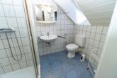Gästezimmer 1 / Bad - Großzügiges Einfamilienhaus mit Werkstatt, gepflegtem Garten und vielseitigem Raumangebot