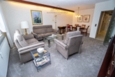 Wohnzimmer - Wohnen mit Ausblick – 3-Zimmer-Wohnung mit Aufzug, Garage & besonderer Privatsphäre in Seelze