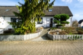 Außenansicht - Wohnen mit Charakter – Individuell geschnittenes Reihenendhaus mit Kamin, Garten & Garage