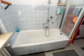 OG Badezimmer - Gepflegtes Mehrfamilienhaus mit 3 Wohneinheiten – attraktive Kapitalanlage in Wunstorf